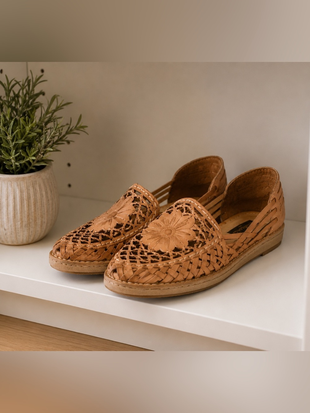 La Catrina Handwoven Leather Huarache Flats Womens Size 7 Tan Floral Slip Ons